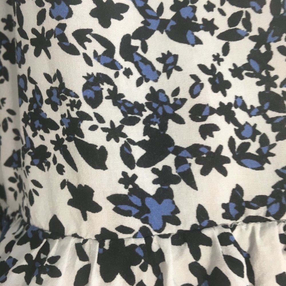 Gap, sleeveless printed blouse, size S, abstract print is white/black/blue/lilac - Picture 2 of 6